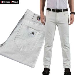 2020 Jeans bianchi da uomo nuovi estivi Moda casual Pantaloni in denim elastici sottili Pantaloni maschili di marca G0104