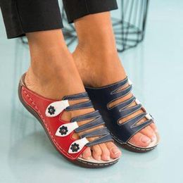 2020 Été Nouvelles sandales Wedge Fleurs Femmes Casual Sandales à bout ouvert Femmes Chaussures de plage en plein air Femmes Zapatos De Mujer1