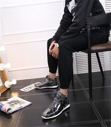 2020 Top créateurs de mode à la mode coréens chaussures argent or noir brillant brillant M. tapis rouge élégant chaussures de qualité préférées