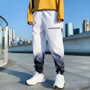 2020 Leggings de hip-hop de 2020 Versión coreana de hombres Gradiente 9/9 pantalones deportivos Tendencia de pantalones casuales súper calientes