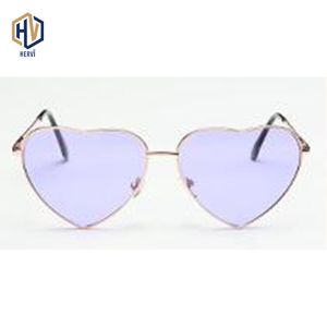 Gafas de sol 2021 Vintage corazón mujer marco de Metal gafas de sol monocromáticas Bicolor Color película lentes gafas