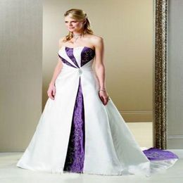 2024 Robes de mariée brodées blanches et violettes Robes de mariée rustiques de campagne Uniques Robe de mariée de grande taille avec train de balayage