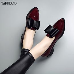 Schoenen Dames Pumps Mode Bowknot Glanzend Patent Lederen Blok Chunky Low Heels Single Woman Punted Teen Zapato Mujer