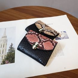 2020Designer nouvelle couture motif serpent portefeuille petit sac à main femmes court européen et belles femmes portefeuille mode trois fois coi285U