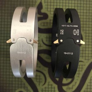 2020ss Alyx Bracelet Hommes Femmes 1:1 Lettres Gravure Style Fonctionnel En Alliage D'aluminium Alyx Bracelets Bracelet Q0717