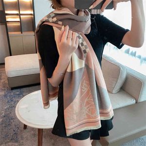 2021-2022 Elegante temperament sjaals herfst en winter warmte imitatie kasjmier sjaal dames mid-length sjaal klassieke patroon maat 70-180