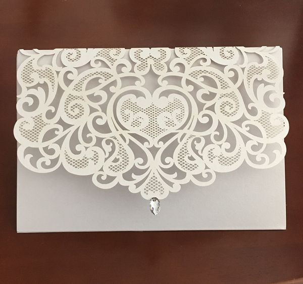 2021 25 pcs Fournitures de décoration de mariage de luxe en Chine White Red Laser Cut Wedding Invitations d'invitation de mariage élégante