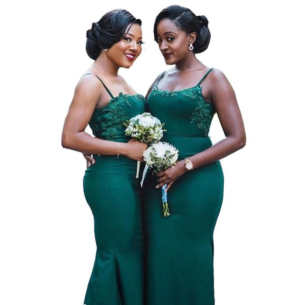 2021 Robes de demoiselle d'honneur de sirène verte émeraude africaine balayage train dentelle appliques bretelles spaghetti spandex robe d'invité de mariage demoiselle d'honneur robe de bal grande taille