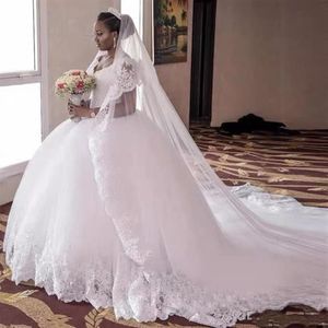2021 Afrikaanse Luxe Kathedraal Koninklijke Trein Baljurk Trouwjurk V-hals Afgedekte Korte Mouwen Kant Vintage Bruidsjurken Vestid3077