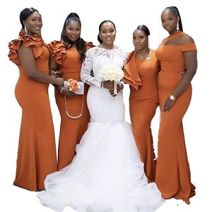 2021 Afrikaanse oranje zeemeermin lange bruidsmeisje jurken ruches riemen Custom Stretchy Satijn Plus Size Bruiloft Gastenjurken Maid of Honour Jurk Sweep Train