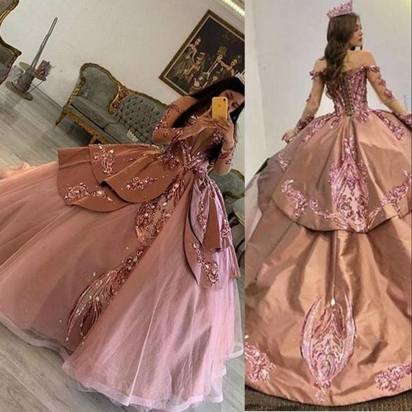 2021 Arabe Bling Dusty Rose Quinceanera Robes Or Rose Paillettes Dentelle Cristal De L'épaule Manches Longues Formelle Pageant Robe De Soirée Vestidos