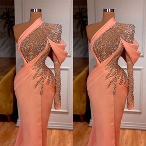 2023 Arabisch sexy prom kleedt één schouder illusie lange mouwen perzik kristal kralen zeemeermin avondjurk feestje formele jurken plus maat vloerlengte