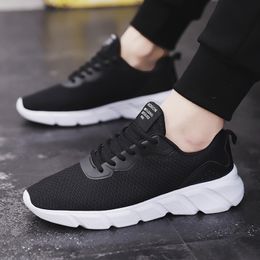 2021 Aankomst Hoge Kwaliteit Running Schoenen Sport Heren Womens Super Licht Ademend Mesh Tennis Outdoor Sneakers Big Size 39-47 Y-W705