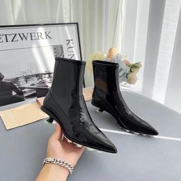 2021 Herfst en Winter Luxe Dames Enkel Laarzen Designer Antislip Kat Heel Stretch Boots Sexy Puntschoen Toe Dames Lazy One Pedaal Groot Maat 34-40