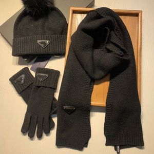 Europese en Amerikaanse herfst- en winterhoeden, sjaals, handschoenen, warme driedelige set vossenbont ballen, modieuze wollen hoedaccessoires voor zowel mannen als vrouwen