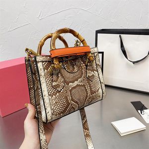 2021 Autumn F W Classic Square France Dames Tassen Snake Patten Bamboo Joint Tophandgreep TOTE TOES LADE LADE Winkelen Street CR220U