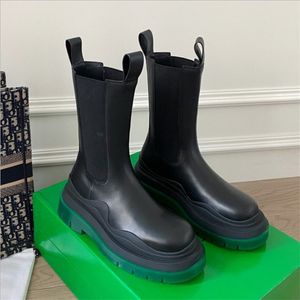 2021 Otoño Invierno para mujer botas Martin cuero de vaca suave mujer cinturón elástico botín 100% cuero señora plataforma diseñador zapatillas moda suela gruesa zapatos de mujer