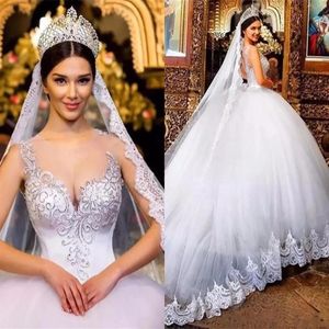 2021 robe de bal blanc robes de mariée pure cou dentelle appliques creux dos tribunal train plus la taille robes de mariée robes de mariage de Dubaï2170