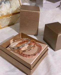 2021 brazaletes brazalete de serpiente cabeza y cola diamante madrefpearl oro rosa de alta calidad Valentine039s Fiesta de bodas G8559605