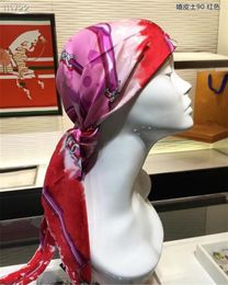 2021 Belle écharpe carrée en soie carrée à la mode de 90 cm pour femmes écharpe lettre style fleur châle de mode occidentale 6135146