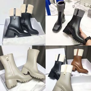 Botas de lluvia de diseñador Plataforma Botas de lluvia de goma PVC Mujeres Bota al aire libre con cremallera Mohair Calcetín Bota alta Moda Zapatos casuales NO237