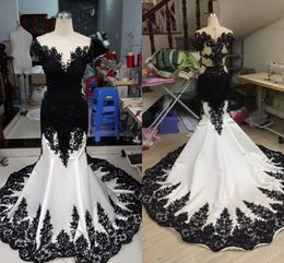 2021 Black and White Sirène du soir Robes formelles Femmes Elegant Sheer Crew Nec Cap Sleve Special Occase Robe plus taille Robes de bal Trumpet