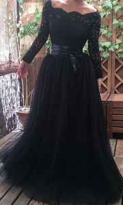 2021 Zwarte Gothic Trouwjurken Lange Mouwen Kant Tulle Off The Shoulder Simple A-lijn Goth Bruidsjurken met kleur niet-wit Custom Made Roekjes Gekleurd