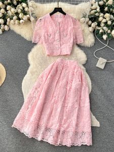 Robe de deux pièces Été coréen petit parfum style dentelle ensemble deux pièces costume dentelle crochet fleur chemise à manches courtes hauts jupe midi tenues pour femmes 2024