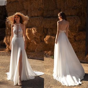 2021 Bohême robes de mariée licou cou dentelle appliques robes de mariée fendues sur mesure dos nu balayage train une ligne robe de mariée