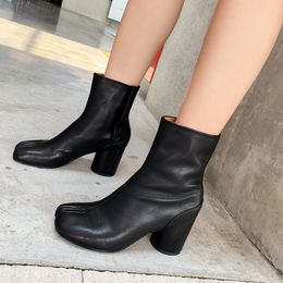 Botas Tabi con punta abierta para Mujer, Zapatos de cuero, botines de tacón alto grueso, a la moda, diseño de marca, 2021