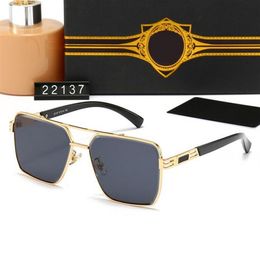 2021 Marque Designer Lunettes de soleil Lunettes de soleil Femmes Hommes Lunettes Femmes Verre de soleil UV400 Lentille unisexe avec box260O