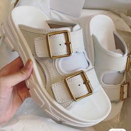 Zapatillas de plataforma clásicas para mujer de marca 2021, zapatos informales de diseñador de alta calidad, moda de verano al aire libre, zapatos de playa planos de lujo para mujer, personalización exclusiva