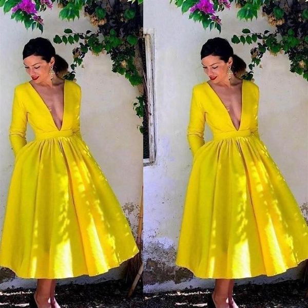 2021 Robes de bal jaune vif manches longues avec poches satin thé longueur sexy col en V profond sur mesure robes de soirée plus S235o