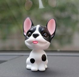 2021 Ornement de voiture PVC French Bulldog Shake Head Toy Dolls Cute Decoration Automobiles Intérieur Tableau de bord Hodding Dog Figure Orname4698379