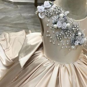 2021 Champagne Lace Pearls Satin Sin espalda Vestidos de niña de flores Moda Tul Elegante Lilttle Kids Cumpleaños Pageant Wedding Gowns269h