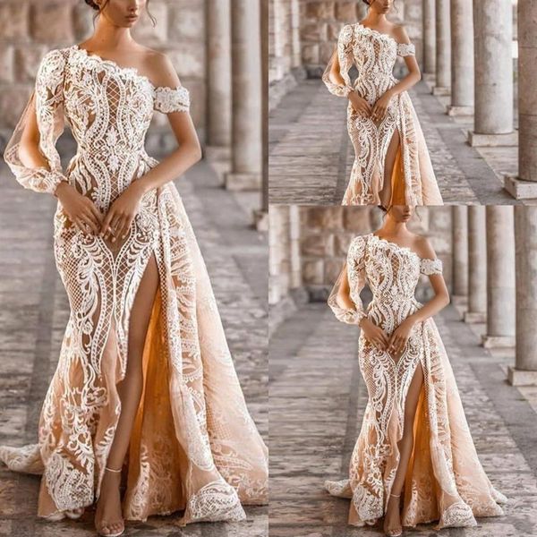 2021 Champagne Un hombro Sirena Vestidos de novia Vestidos de novia formales Aberturas en los muslos Manga larga Apliques de encaje blanco Sobrefalda Det269n