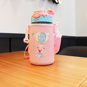 2021 tasse d'eau pour enfants tasses biberon maternelle bec de canard tasses impression animale élèves portables paille en plastique en gros GGA4599