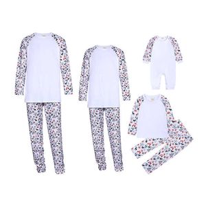 2021 Kerstpyjama's Familie bijpassende lange mouwen Top + broek sets katoen herten outfits kleding Merry Christmas Tree Printed Suits H1014