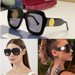 Mode rechthoekige zonnebrillen Zwart frame Massieve bruine lens met uitgehakte in elkaar grijpende G geïnspireerde vintage feel sunglasses 100% UVA/UVB -bescherming 1022S 1022