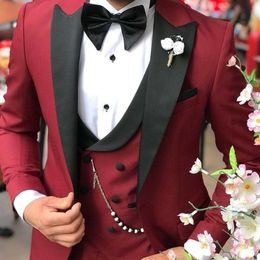 2021 Classy Burgundy Wedding Smoking Heren Pakken Slim Fit Piekte Revers Prom Man Bruidsjonkers Blazer Ontwerpen Driedelige Set Jacke2732