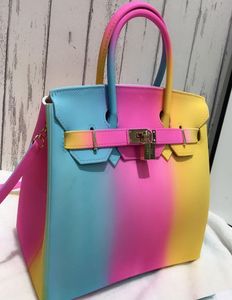 2021 Couleur Couleur portable Sac à épaule personnalisée Sac à main messager Messen Sac Shoppings Femme Europe et Amérique Rainbow Frosted 7576253