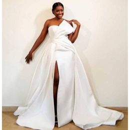 2021 Robes de mariée country une ligne sans bretelles côté côté vestide de vestide de novia Satin Sweep Train Bridal Robes 0516