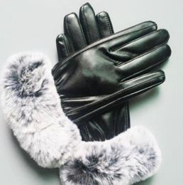 2021 Design Women039s Gants pour l'hiver et l'automne Mitaines en cachemire Gants avec belle boule de fourrure Sport de plein air Chaud Winter Glove3713068
