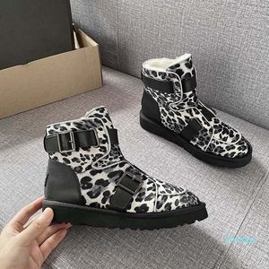 2021 Designer Australian Locomotive Boots Dune Mini Buckle Boot Australia WGG Dames Dames Meisjes Lady Boot Snow Half Knie Shorts