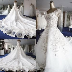 2021 Designer jurken kristallen Beading Chapel Train V Neck Mouwloze Tule Lace Up Back Wedding Bridal Jurk Vestidos 403 403