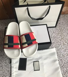 2021 designer mode pantoufles de plage luxe classique hommes et femmes sandales boucle métal cuir noir flip flop rouge chaussures plates