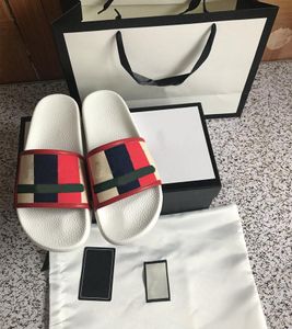 2021 Designer Fashion Beach Slippers Luxe Klassieke Heren en Dames Sandalen Gesp Metalen Lederen Zwarte Flip Flop Rode Platte Schoenen
