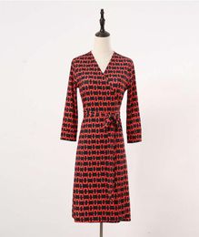 2021 Designer Fashion PG DVF Summer Women039s Même chaîne rouge Impression courte sans col Wrap Around Robe pour Women6371611