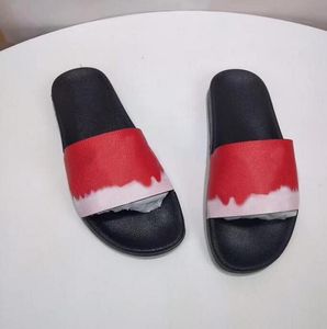 2021 Diseñador Flip Flops Hombres Mujeres Sandalias de verano Playa Diapositivas Zapatillas Damas Sandali Firmati Da Donna Zapatos Clásico Láser Colorido
