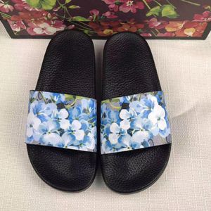 2021 Diseñador Hombres Mujeres Zapatillas con caja de flores Bolsa de polvo Zapatos Serpiente Estampado Slide Verano Sandalias planas anchas Slipper Ladies Flip Flops Mocasines